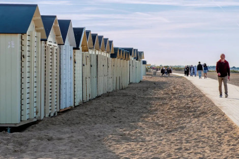 Découvrez la plage de Ouistreham, un joyau de la côte fleurie